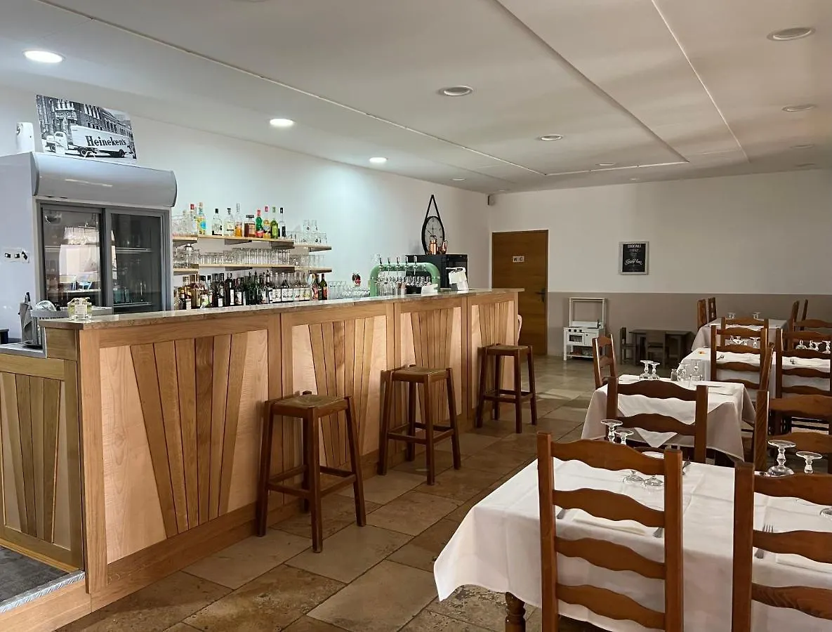 Lou Castellas Eyguieres Hotel